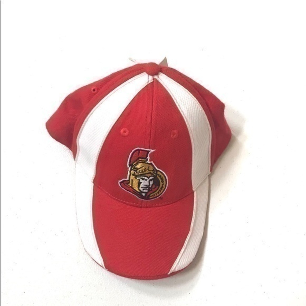 NWT NHL Ottawa Senators Size Youth Red & White Hat